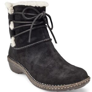 UGG Size 10 Caspia Lace-up Ankle Boots in Black Suede.